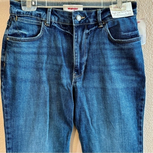 NWT Wrangler Jeans 6 (28 x 32) HiRise Fierce Flare Cotton Mineral Wash New - Picture 3 of 16